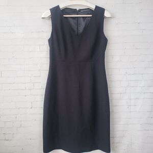 Tahari Sheath Dress Size 4 Solid Black LBD V-Neck Lined Sleeveless Back Zip